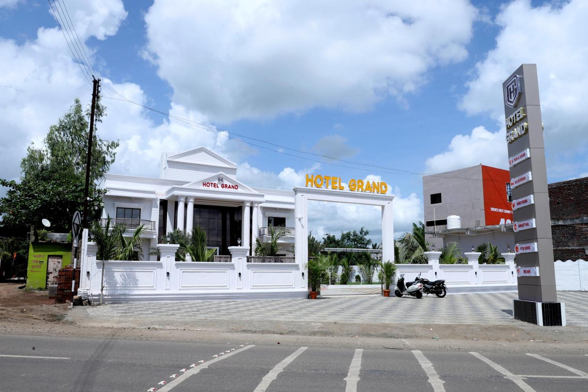 Hotel Grand Khuldabad Экстерьер фото